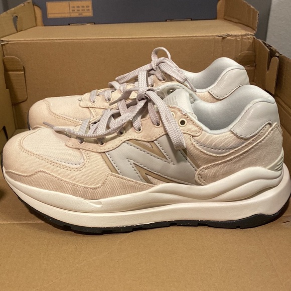 Selling brand new never been worn New Balance 57/40 Tennis shoes! - Picture 3 of 9